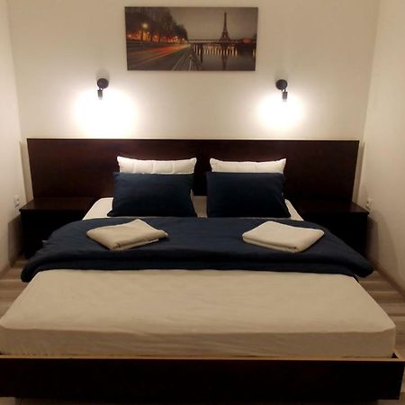 Apartment At Teodora Sqr Lviv Eksteriør bilde
