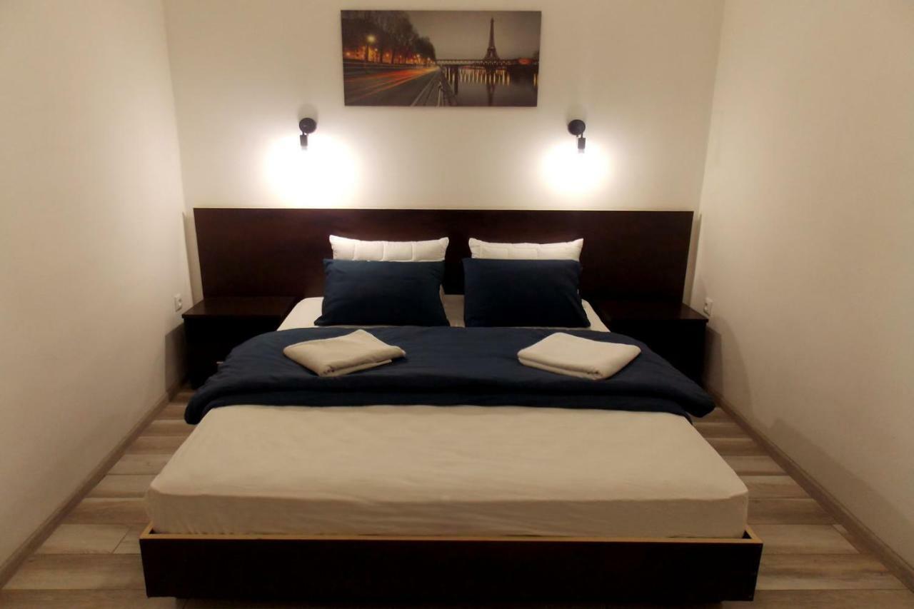 Apartment At Teodora Sqr Lviv Eksteriør bilde